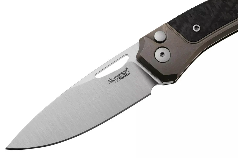 Couteau pliant LionSteel Twain TW-BRCF manche 10,5cm en titanium bronze et fibres de carbone