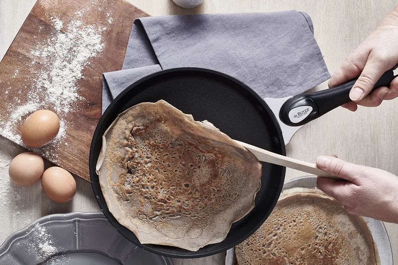 Poêle à crêpes antiadhésive De Buyer Choc Intense Twisty en aluminium forgé
