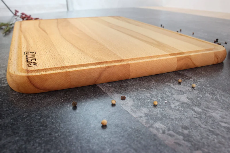 Planche à découper Wusaki en bois de hêtre certifié FSC avec rigole - 40 x 30 x 1,9 cm