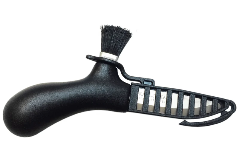 Couteau à champignons Mora Karl-Johan 10906 lame inox 6,2cm manche polypropylène noir + étui