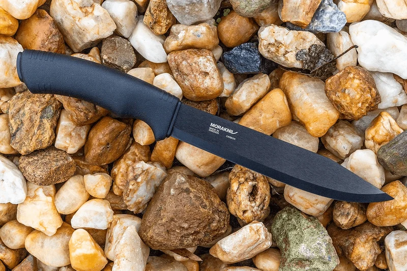 Couteau Mora Pathfinder Noir 12355 lame carbone 17,2cm manche polypropylène noir + étui