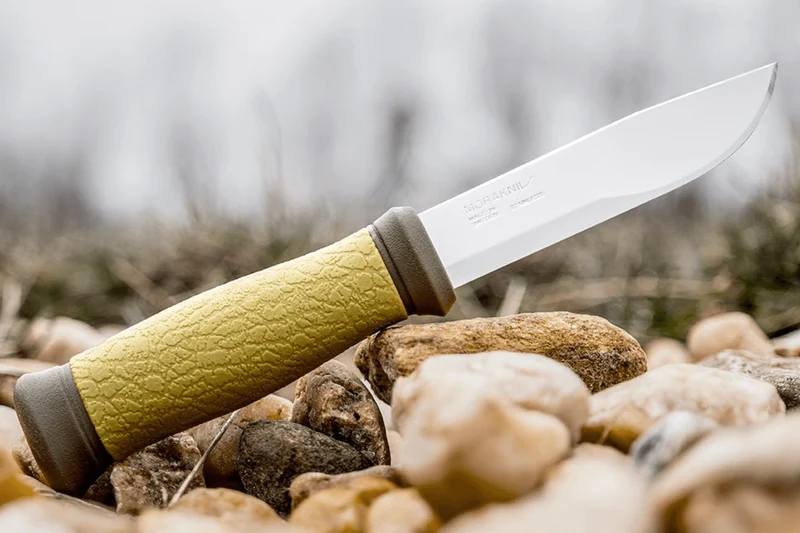 Couteau Mora 2000 10629 lame inox 10,9cm manche caoutchouc vert + étui