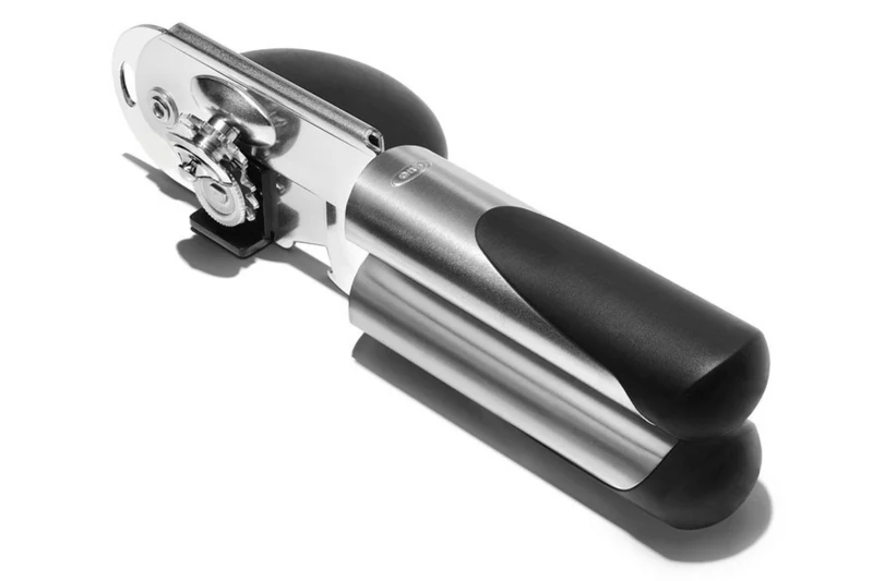Ouvre-boîte manuel OXO Steel en acier inoxydable et santoprène