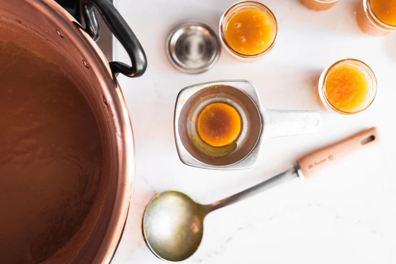 Bassine à confiture De Buyer en cuivre lisse et anses en fonte