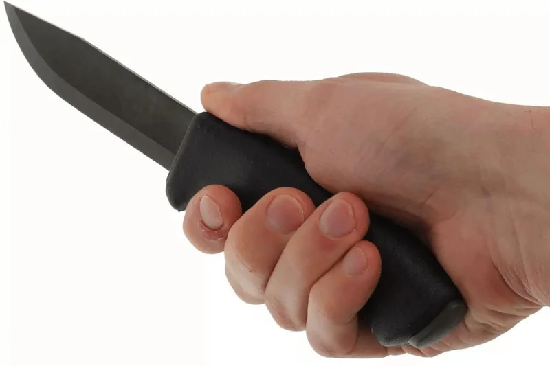 Couteau Mora Bushcraft 10791 lame noire carbone 10,9cm manche caoutchouc noir + étui