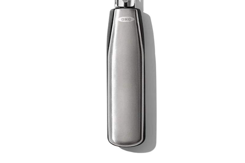 Éplucheur à peaux fines OXO Steel en inox avec manche bi-matière