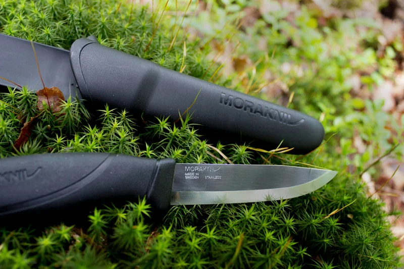 Couteau Mora Companion 12141 lame inox 10,4cm manche caoutchouc noir + étui