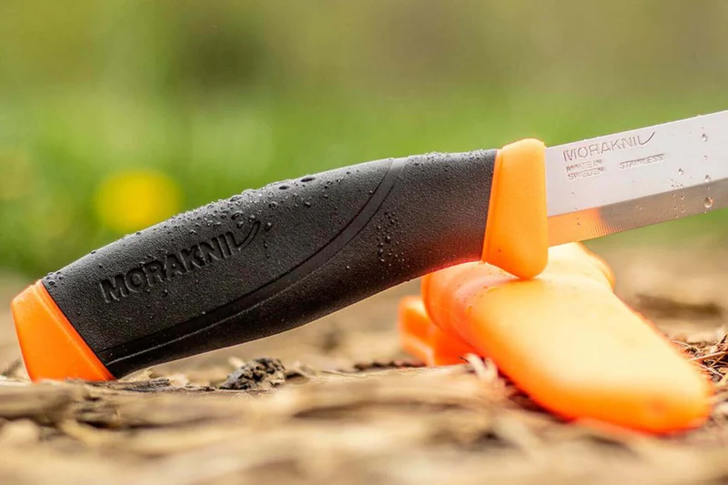 Couteau Mora Companion 11824 lame inox 10,4cm manche caoutchouc noir/orange + étui