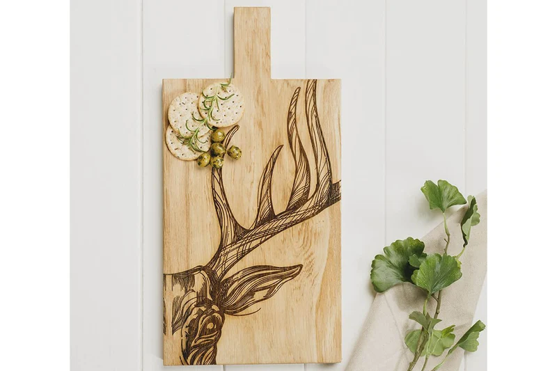 Planche de service en chêne Selbrae House 50x25x2cm avec poignée - Motif cerf