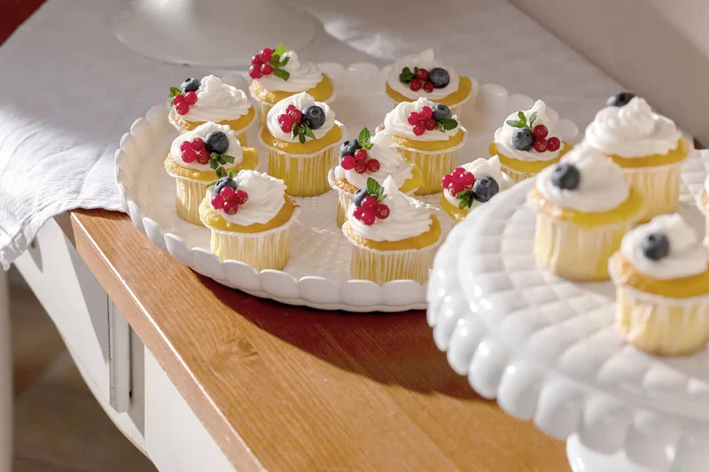 Plat à gâteau transparent Guzzini Tiffany en acrylique Ø36cm avec cloche