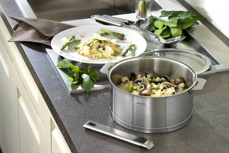 Set de 3 casseroles Cristel Strate Amovible en acier inox 18/10 + 1 poignée Strate inox