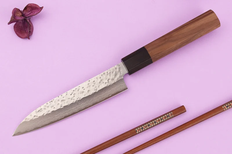 Couteau universel 13,5cm japonais artisanal Makoto Kurosaki VG7 Damas martelé