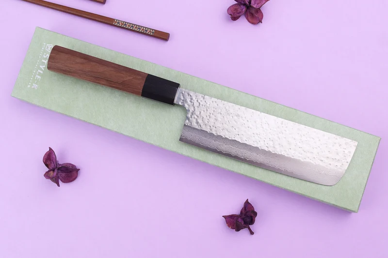 Couteau nakiri 16,5cm japonais artisanal Makoto Kurosaki VG7 Damas martelé