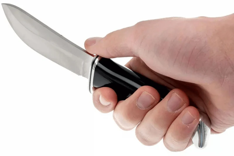 Couteau Buck 103 Skinner 0103BKS lame 10,2cm manche résine phénolique noir/alu avec étui en cuir