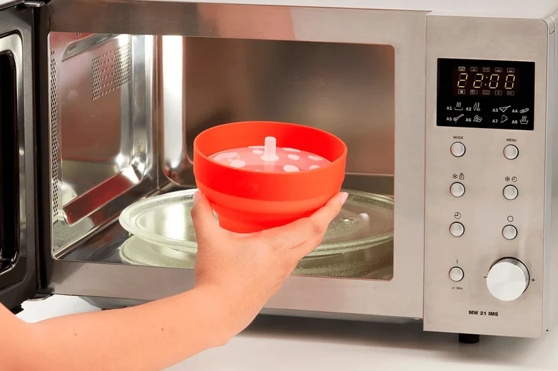 Mini bol à popcorns Lékué pour micro ondes en silicone diamètre 12,7cm