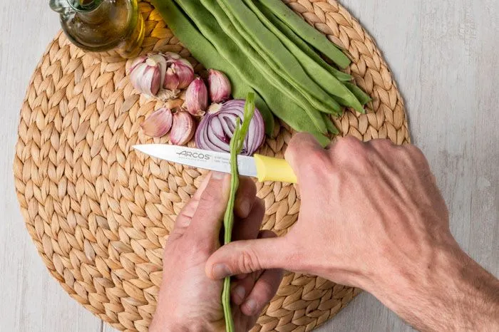 Juego mondadores + cuchillos de mesa con filo serrado