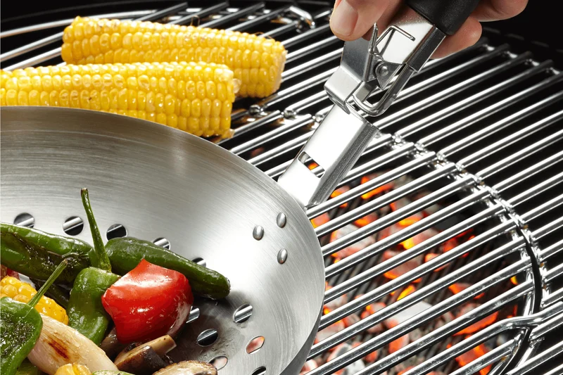 Wok pour légumes Gefu en acier inox avec poignée amovible en nylon diamètre 28cm