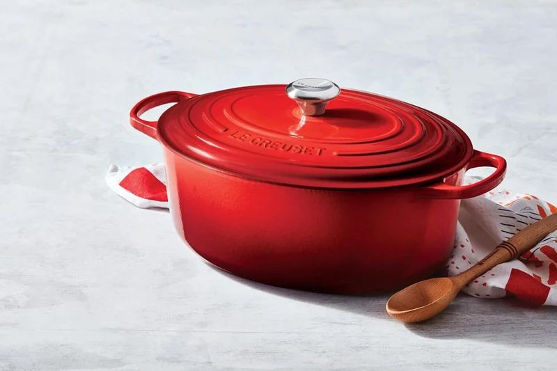 Cocotte ovale en fonte émaillée Le Creuset Signature 29cm Cerise
