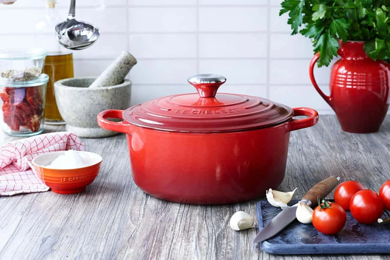 Cocotte ronde en fonte émaillée Le Creuset Signature 28cm Cerise