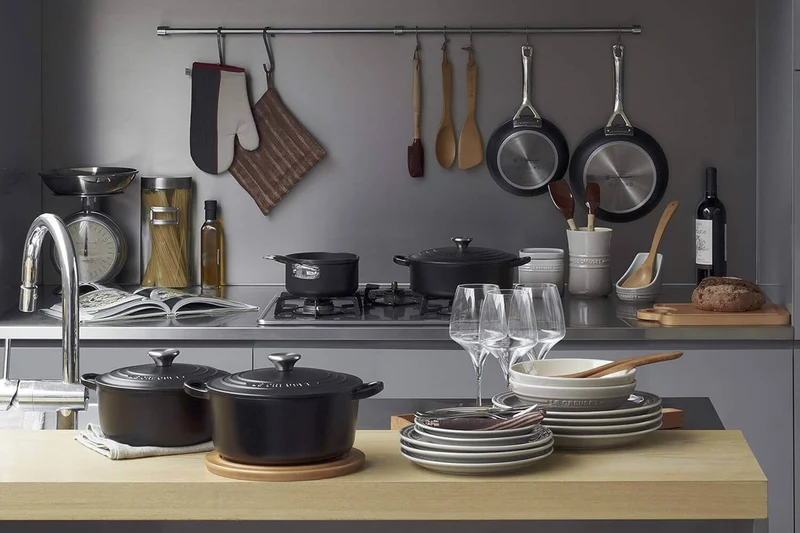 Cocotte ronde en fonte émaillée Le Creuset Signature 28cm Noir Mat