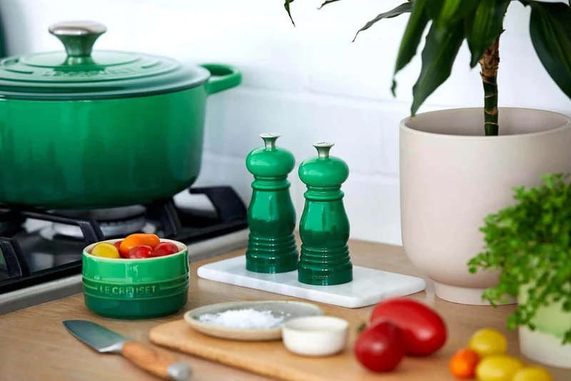 Cocotte ronde en fonte émaillée Le Creuset Signature 24cm Bambou