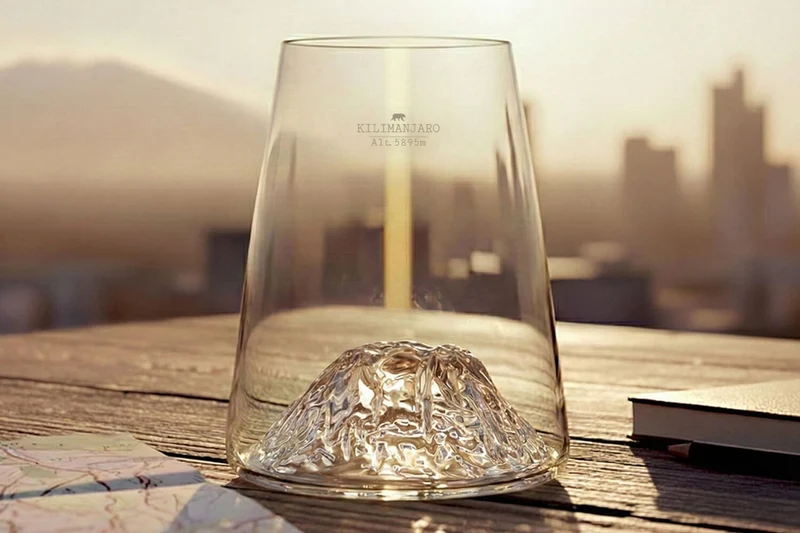 Verre à spiritueux long Alaskan Maker Topographic Kilimanjaro en verre cristallin