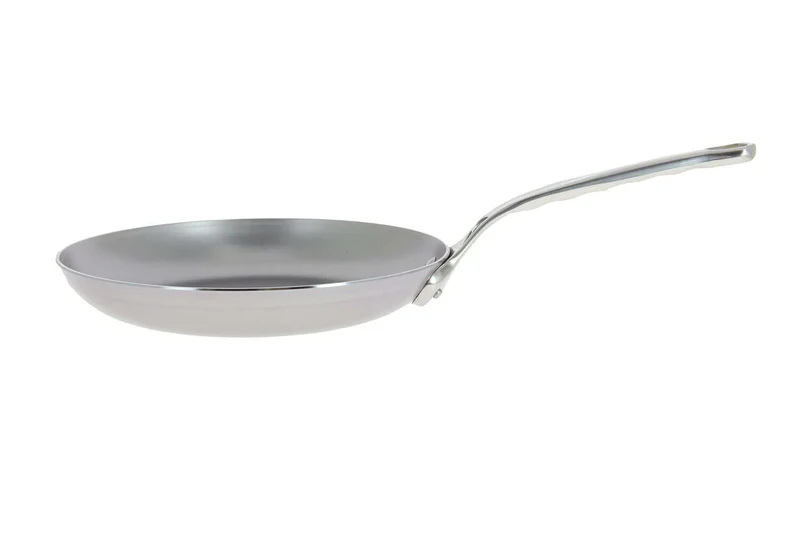 Poêle à omelette De Buyer Mineral B Pro 24cm en acier et poignée en fonte d'inox