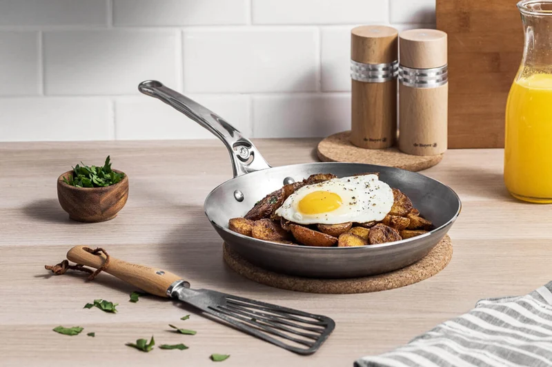 Poêle ronde De Buyer Mineral B Pro 20cm en acier et poignée en fonte d'inox