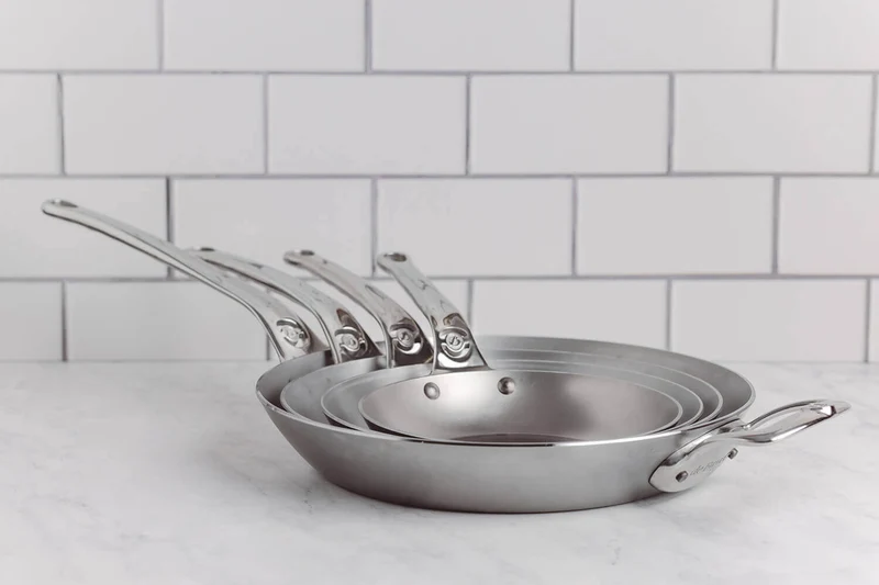 Poêle ronde De Buyer Mineral B Pro 20cm en acier et poignée en fonte d'inox