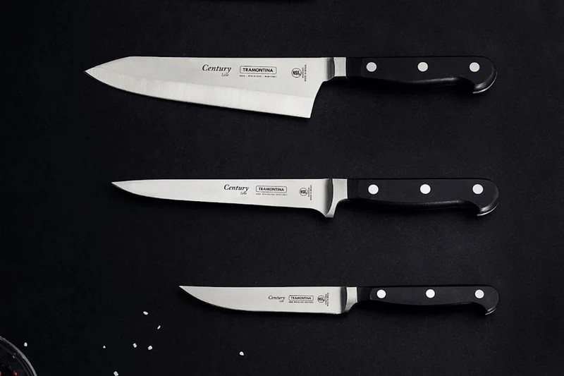 Couteau santoku Tramontina Century Rocking lame forgée 18cm manche polycarbonate noir