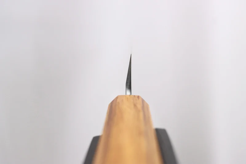 Couteau yanagiba 24cm artisanal japonais Tsunehisa AUS-8 manche en chêne