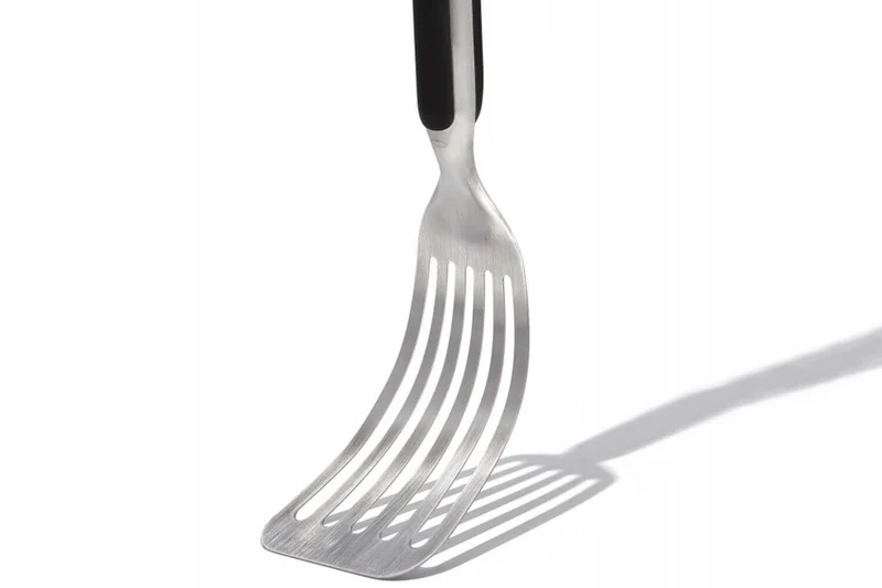 Spatule ajourée flexible OXO 37cm spéciale barbecue