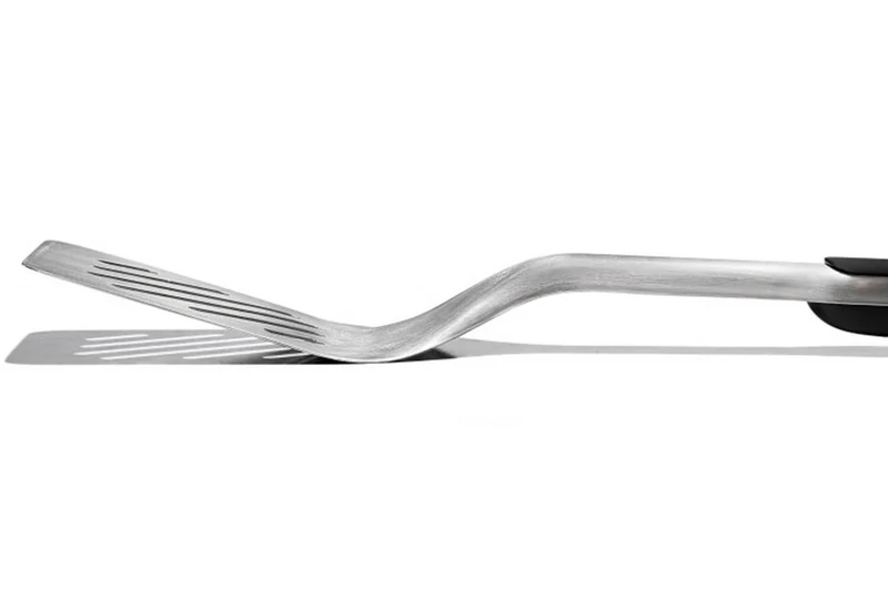 Set de 2 ustensiles pour barbecue OXO - Spatule et pince