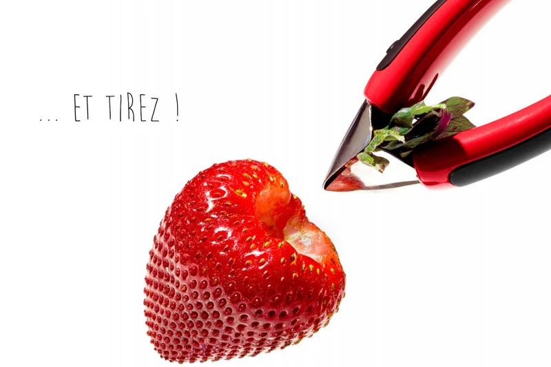 Équeuteur de fraises OXO rouge à pince en inox