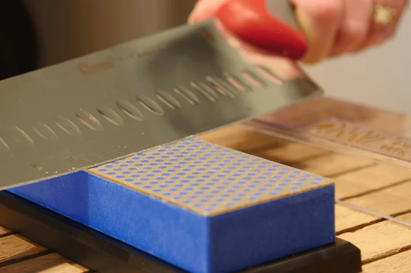 Pierre à aiguiser diamant DMT Diamond Whetstone bleu à grain grossier 325 + boitier