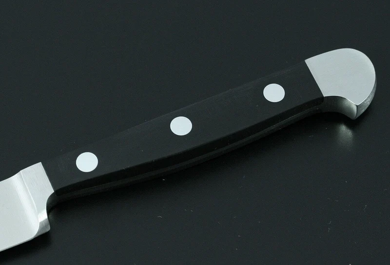 Couteau à steak Güde Alpha lame dentée 12cm en acier forgé