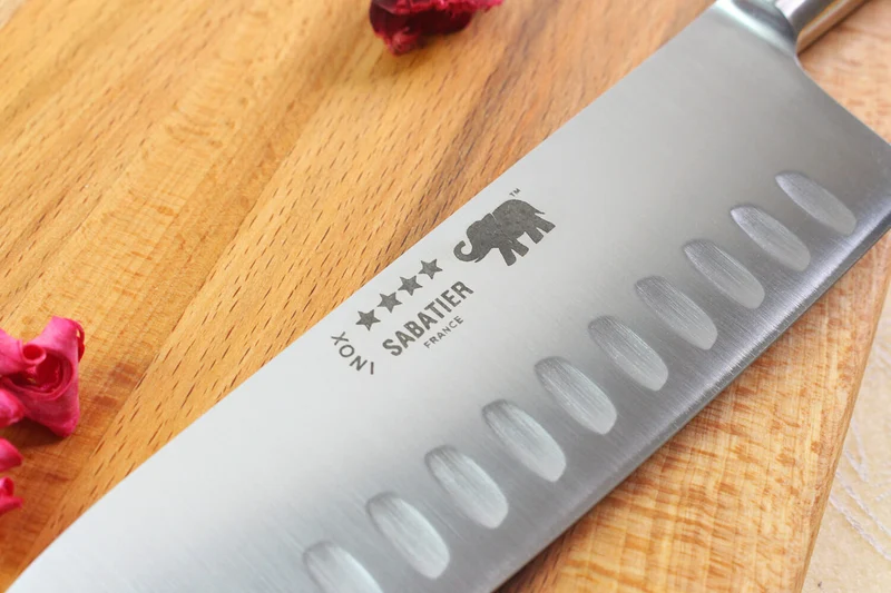 Couteau santoku Sabatier Éléphant Idéal Forgé 17cm manche en olivier