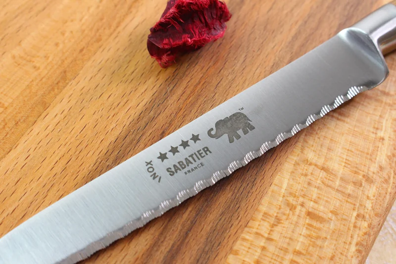 Couteau à tomates Sabatier Éléphant Idéal Forgé microdenté 13cm manche en olivier