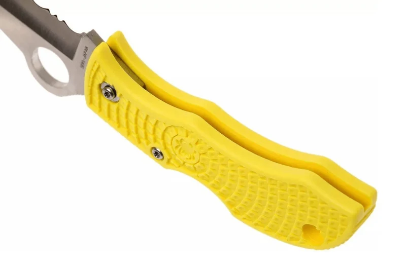 Couteau pliant Spyderco Manbug Salt MYLS manche en nylon/fibres de verre jaune 6,4cm