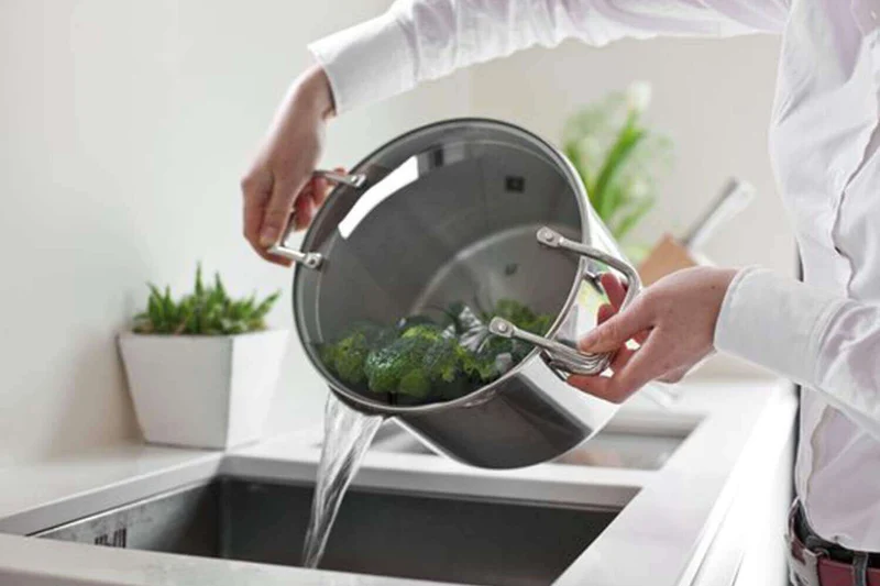 Cuiseur à pâtes et légumes Beka Emporo en inox 24cm avec couvercle passoire