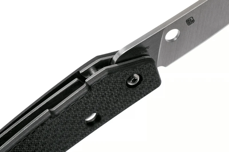 Couteau pliant Spyderco Ikuchi C242CFP manche en fibre de carbone/G10 noir 11cm