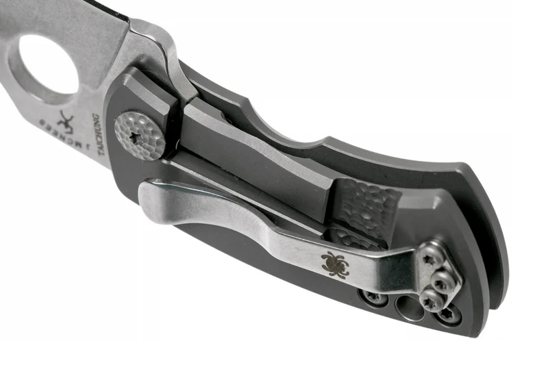 Couteau pliant Spyderco McBee C236TIP manche en titane gris argenté 5,7cm
