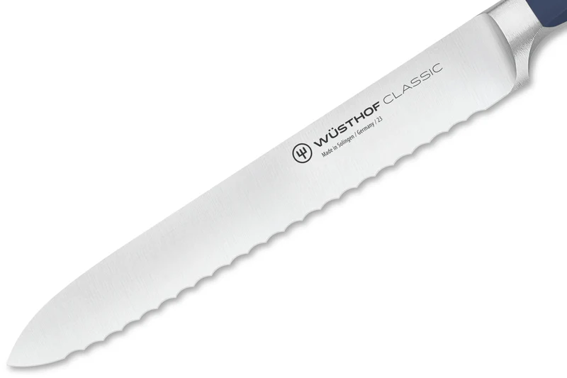 Couteau à saucisson Wusthof Classic Colour Wild Blueberry forgé lame crantée 14cm