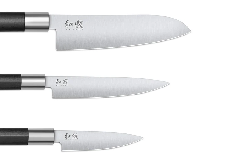 Coffret 3 couteaux Kai Wasabi Black : Universel 10cm et 15cm et Santoku 16,5cm