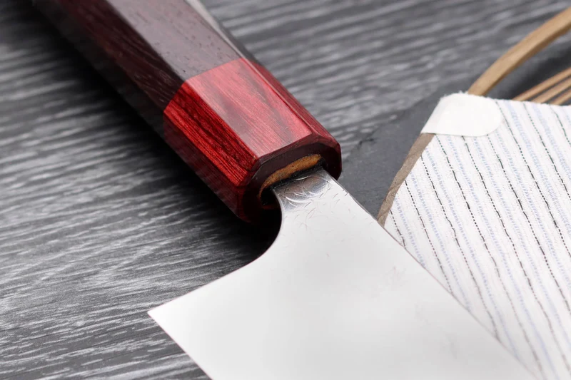 Couteau kiritsuke japonais artisanal Yoshimi Kato Minamo SG2 Tsuchime 21cm