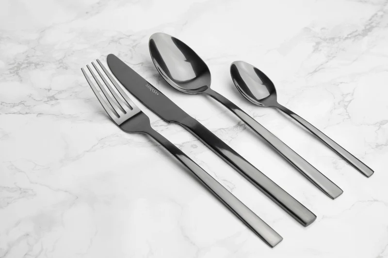 Ménagère 16 couverts Mikasa Ciara Diseno en acier inox noir