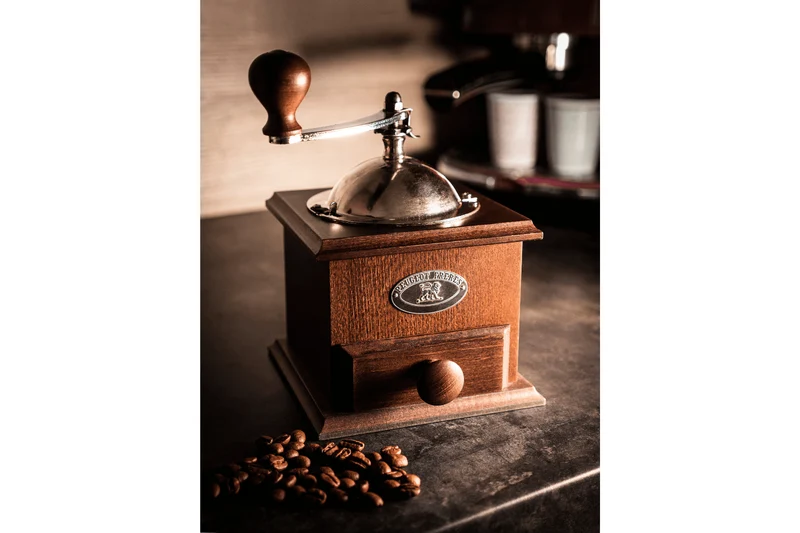 Moulin à café manuel Peugeot Nostalgie en hêtre chocolat 21cm