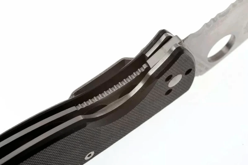 Couteau pliant Spyderco Tenacious C122GPS semi-denté manche G10 noir 11,1cm