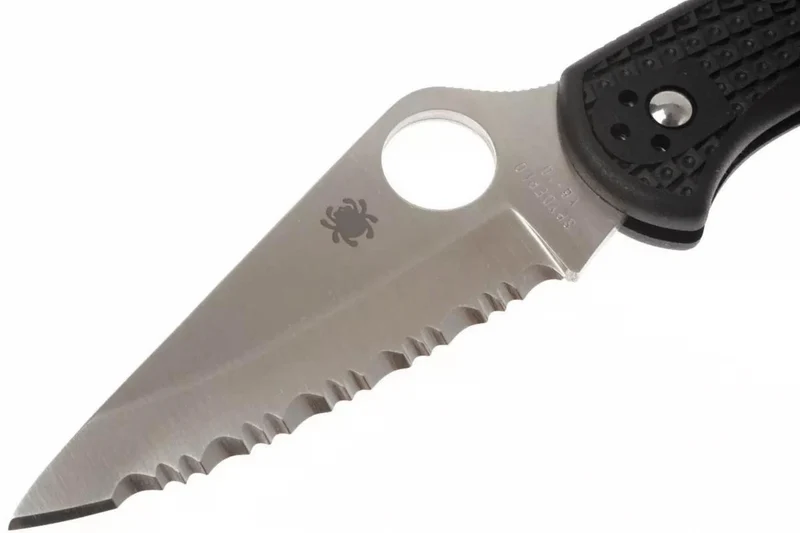 Couteau pliant Spyderco Delica 4 C11SBK denté manche nylon/fibre de verre noir 10,8cm