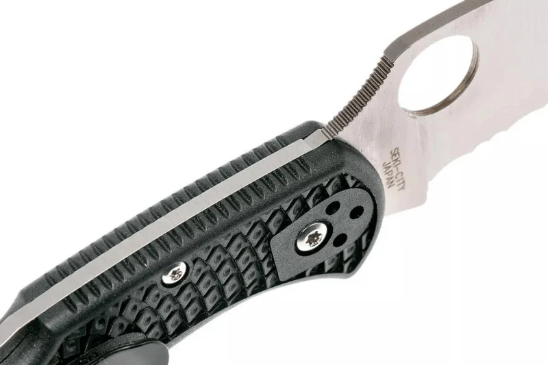 Couteau pliant Spyderco Delica 4 à dents C11FSWCBK manche en nylon/fibres de verre noir 10,8cm